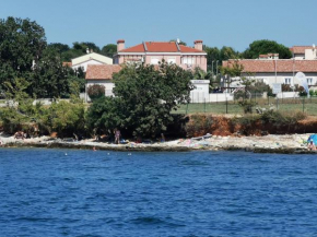Nice-Comfortable Apartment 95m2 right near the beach